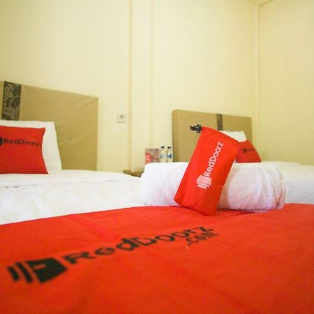 RedDoorz @ Mawun Street Kuta Hotel Kuta  Buitenkant foto